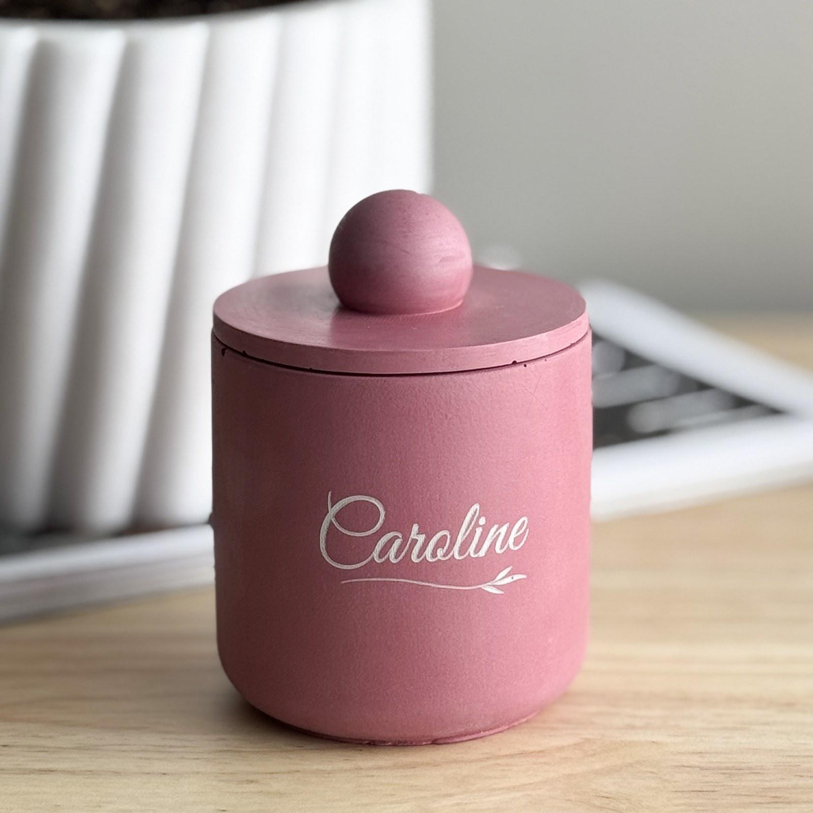 Dusty rose concrete candle jar with a lid, engraved with the name Caroline